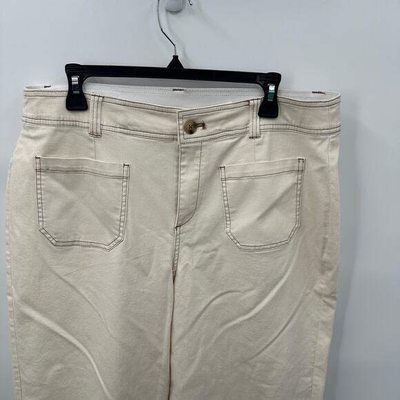 LANE BRYANT Wide Leg Crop Pants in Ivory // 14 - Picture 2 of 9